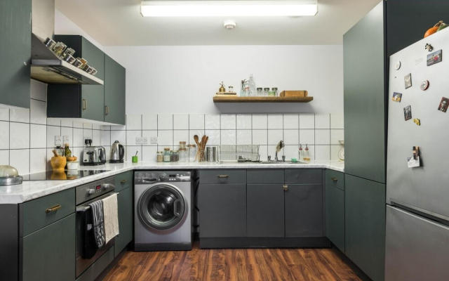 Eclectic 1BD Flat Walthamstow