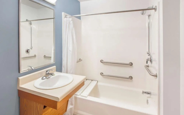 WoodSpring Suites Fayetteville Univ. of Arkansas