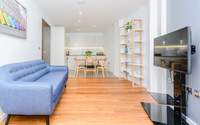 Flying Butler - Richmond Tersha Street Apartments