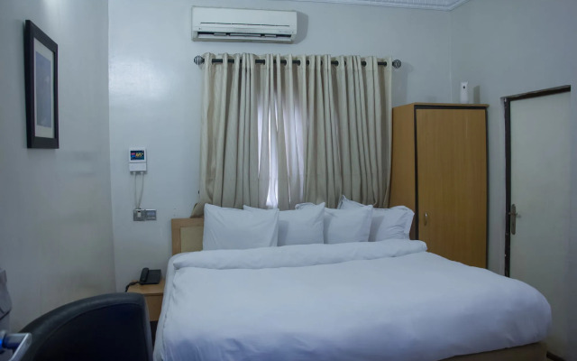 Triple Tee Hotel