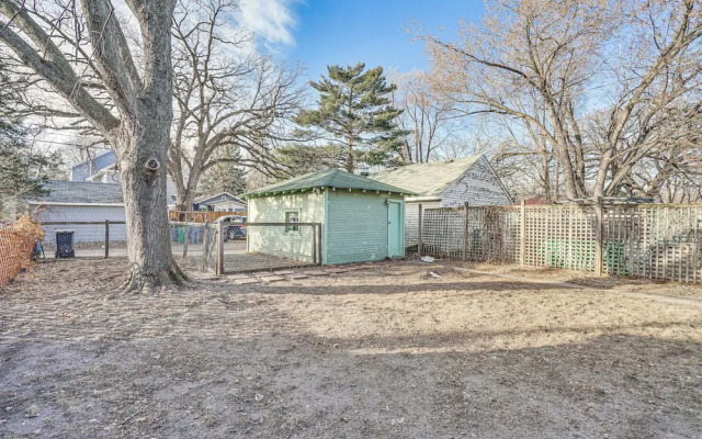 Walk to Beach + Lake Nokomis: Minneapolis Home!
