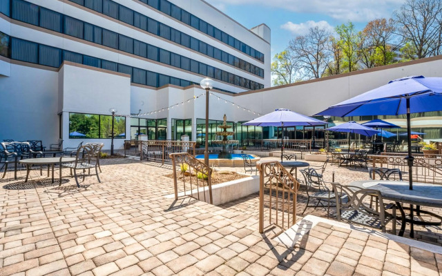 DoubleTree by Hilton South Charlotte Tyvola