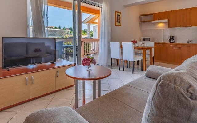 Alluring Apartment in Banjole near Beach & Island