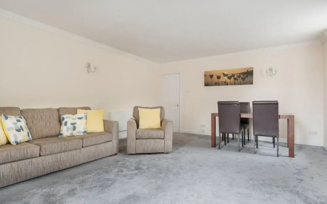 Stunning 2 bed near Haymarket with pool