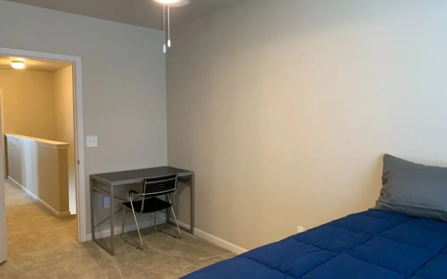 4 Bedroom Cozy House near City Attractions