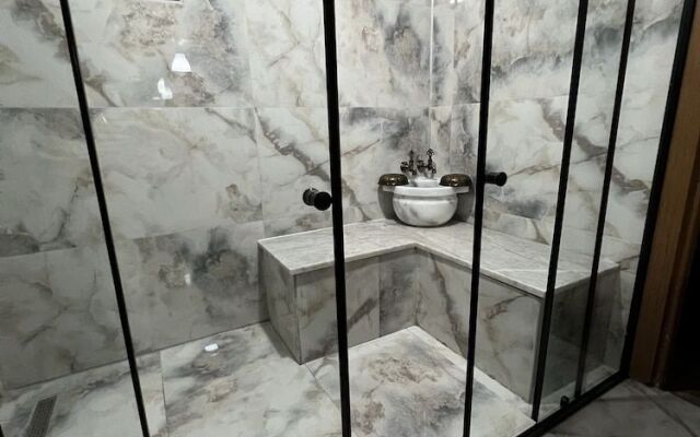 Mariposa Luxury House