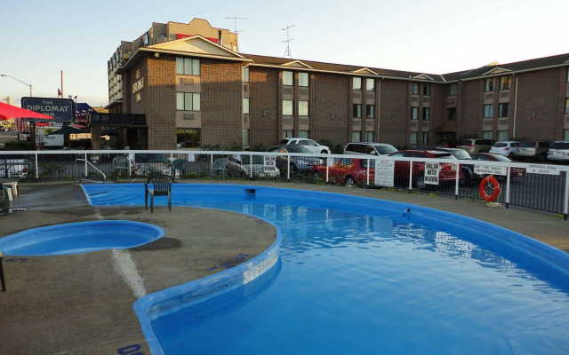 Diplomat Inn