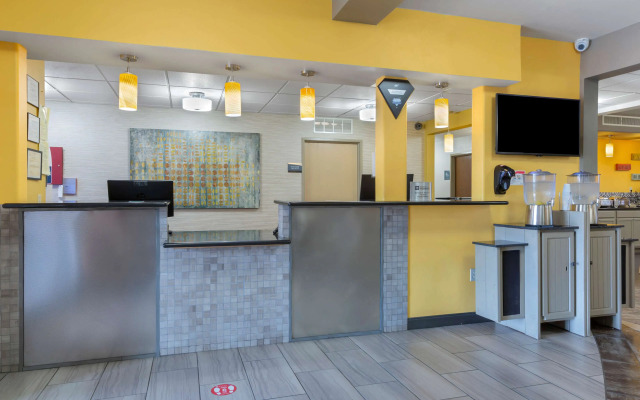 Best Western Plus The Four Corners Inn