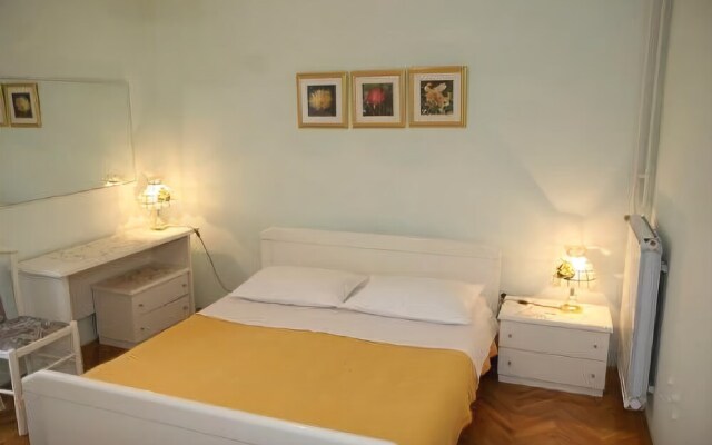 Apartments & Rooms Nada