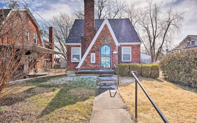 Near Churchill Downs: Pet Friendly, Fenced Yard!