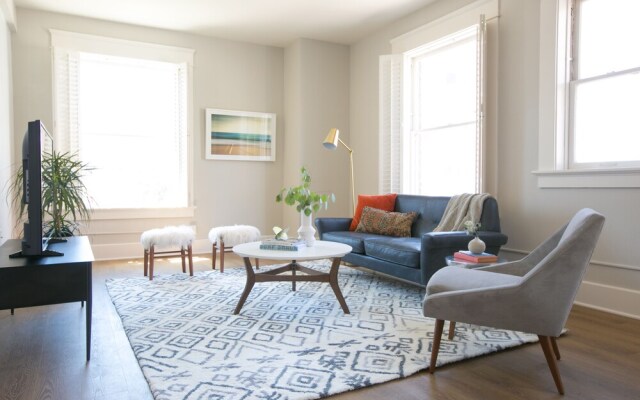 Chic Gaslamp Quarter Suites by Sonder