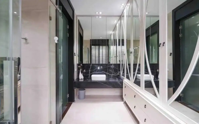 Luxury Modern Pool Jacuzzi Villa 5BR Thonglor