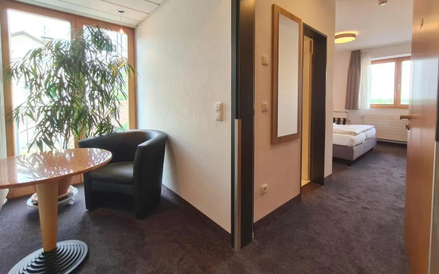 Hotel am Hachinger Bach by Blattl