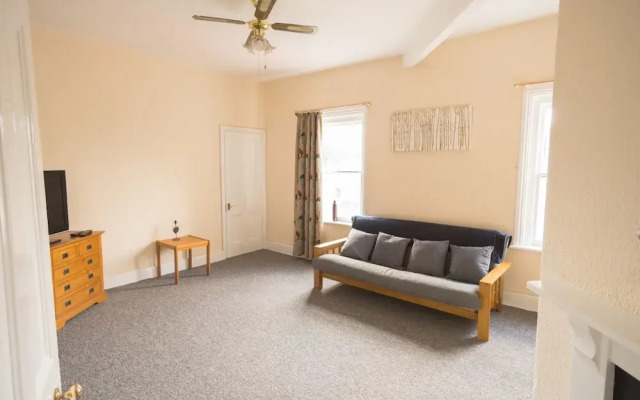 Three Bedroom Apartment Next To Pub