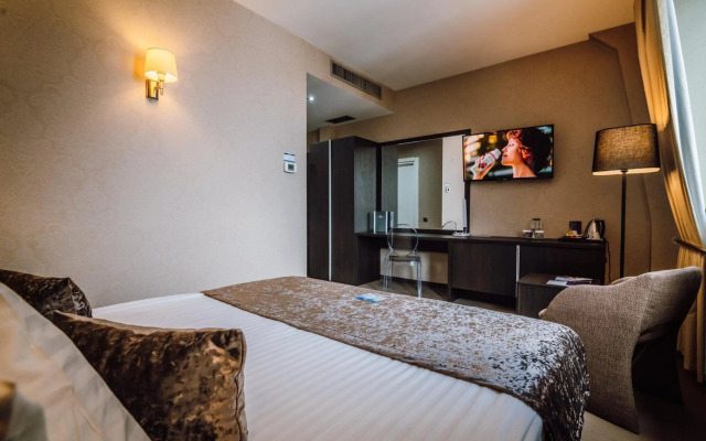 Plaza V Business and SPA
