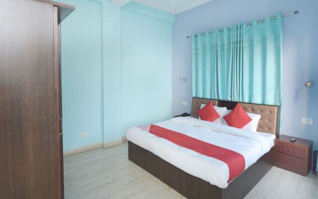 OYO 12079 Hotel Manu Vinod