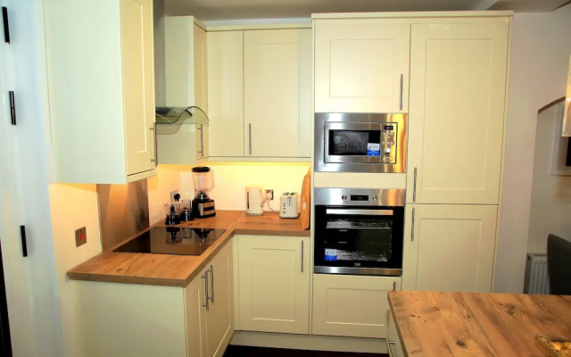 A Modern, Comfy Newly Remodeled 2bd House