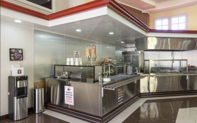 Prado Inn & Suites