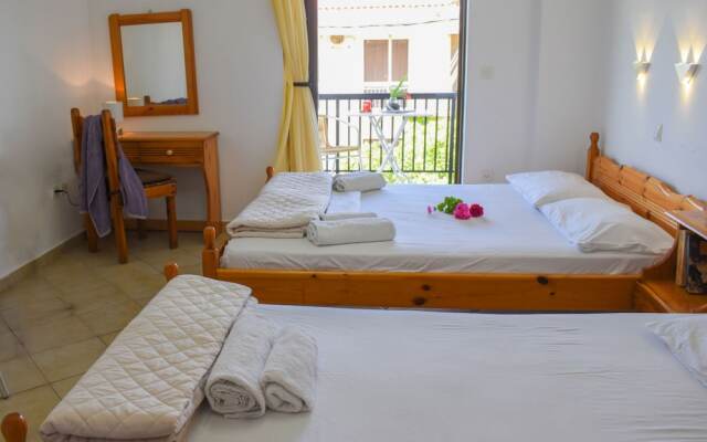 Comfy green studio/just 150m to the beach