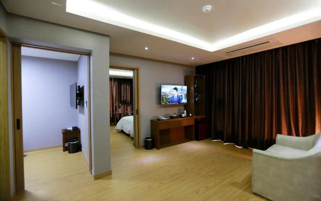 Black Sands Hotel