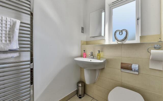 London Heathrow Living Holywell Serviced House C