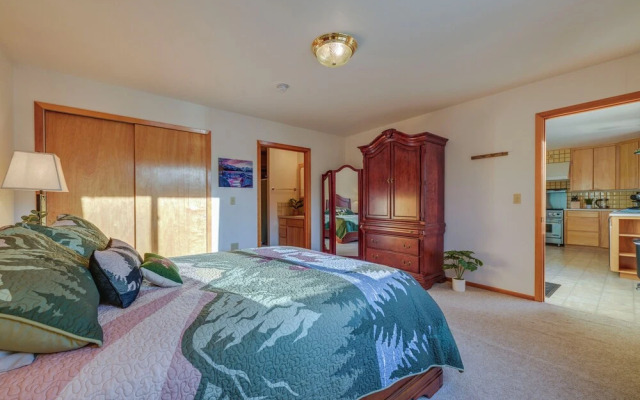 On-site Kenai River Fishing: Soldotna Apartment!