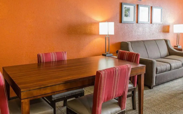 Comfort Inn & Suites