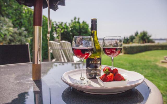 Water & City Lights Studio