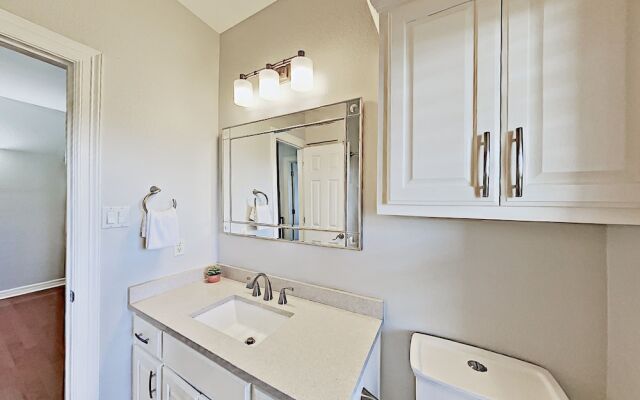 1111eriv 4 Bedroom Home