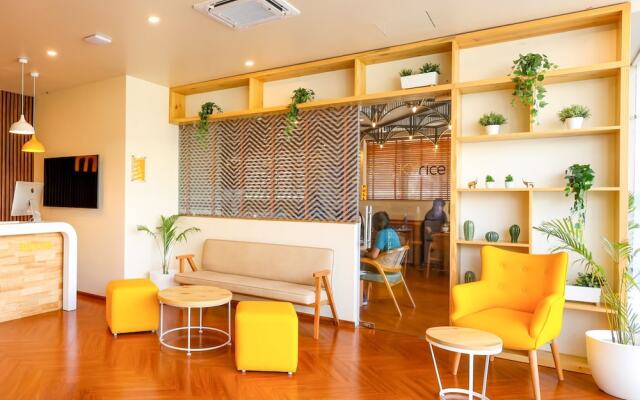 Bloom Hotel - Golf Course Road, Sector 43