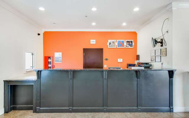 Motel 6 Hinesville, GA