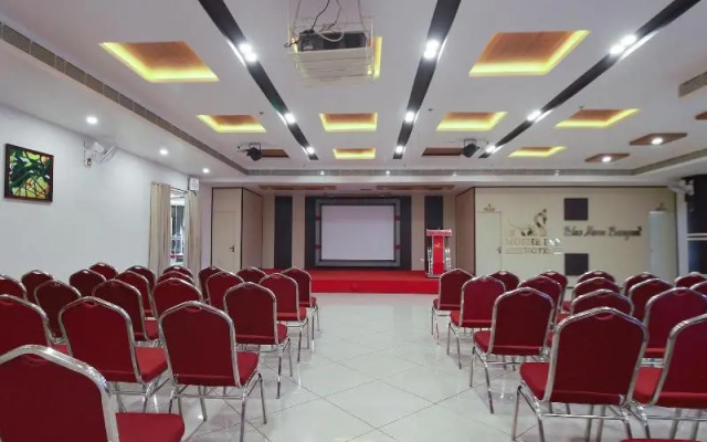 Le Moshe Inn by OYO Rooms