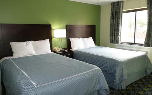 Travelodge by Wyndham Cleveland Lakewood