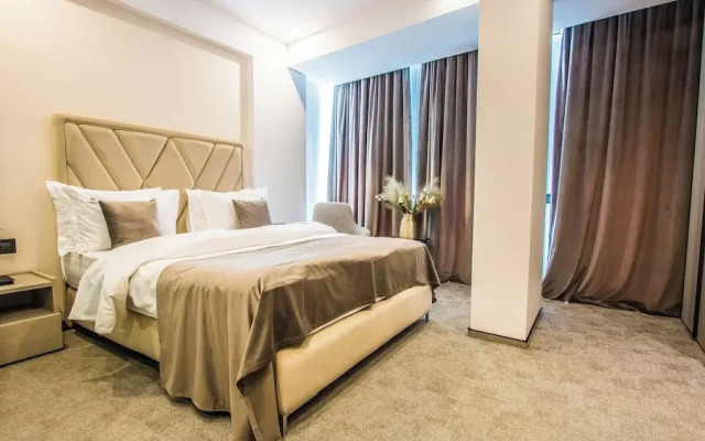 Central Carol ApartHotel