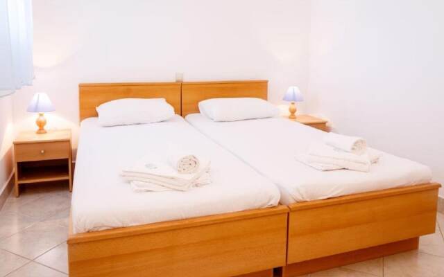 Lumbarda Resort Apartments