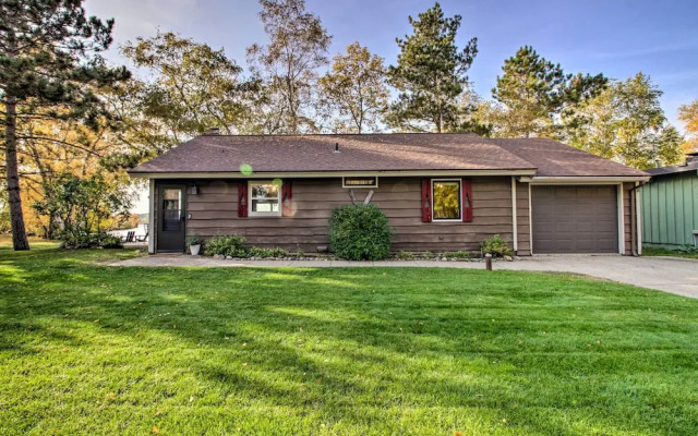 Pelican Lake Getaway on Stunning Peninsula!