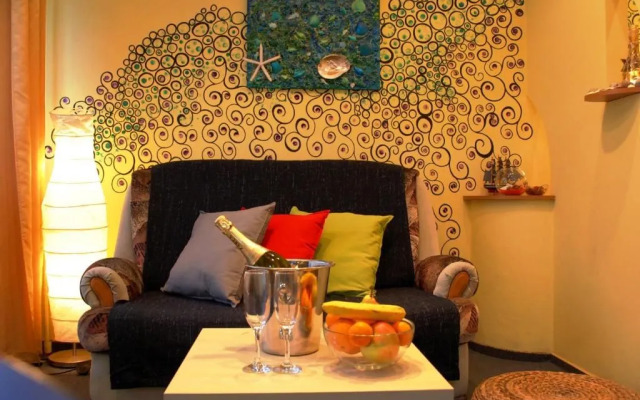 Sunny Old Town Apartments