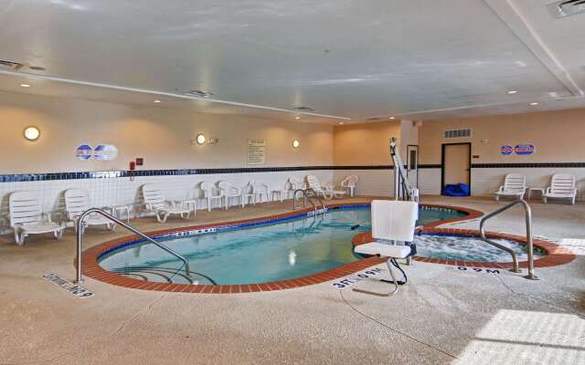 Quality Suites Near Cedar Creek Lake