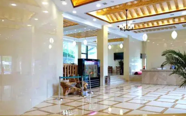 Water East Township House · River Bay Manor