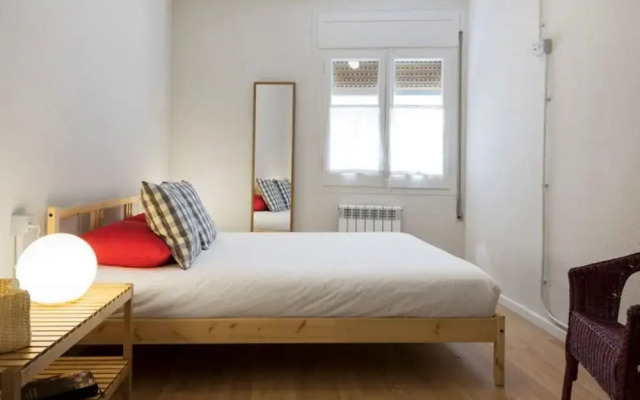 AinB Barcelona Sants Apartments