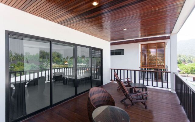 The Reef Hotel & Studios