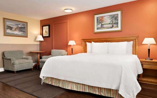 Travelodge by Wyndham Richmond Hill