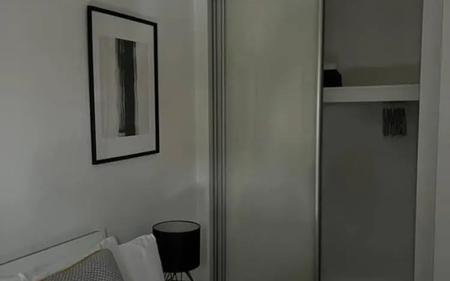 Modern 1 Bed Flat Near Station and City