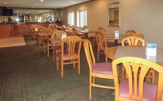 La Quinta Inn Milwaukee Northwest