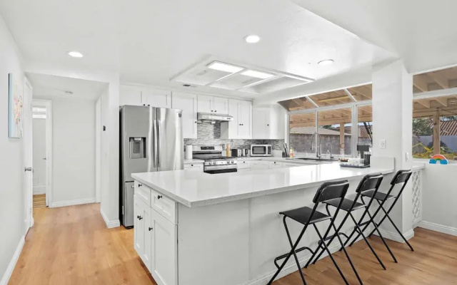 Bright Family Getaway w Garage Prime Socal Location