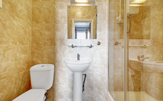 OYO Bostons Manor Hotel, Hanwell London