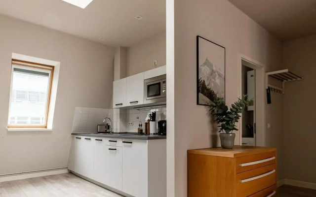 Schoenhouse Avenue by Limehome