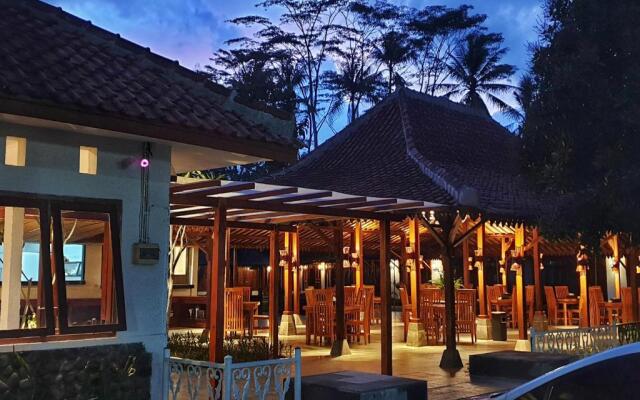 The Nalaya Hotel & Resto