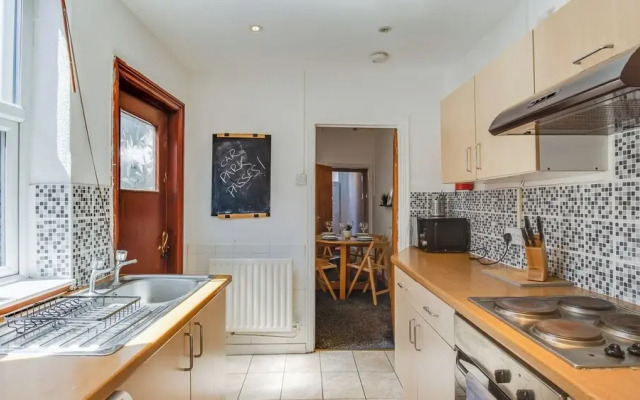 Stayzo House Accommodation - Coventry Free Parking