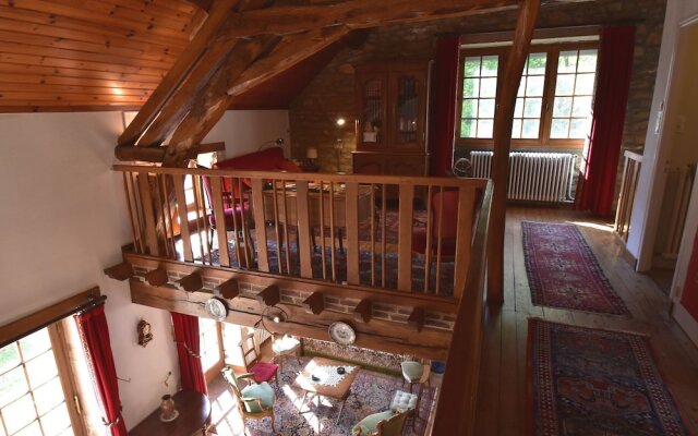 Modern Holiday Home in Vault-de-lugny With Meadow View